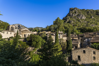 France, Hérault (34), Causses et les Cévennes, paysage culturel de l'agro-pastoralisme méditerranéen, classés Patrimoine Mondial de l'UNESCO, Saint-Guilhem-le-Désert, labellisé Les Plus Beaux Villages de France