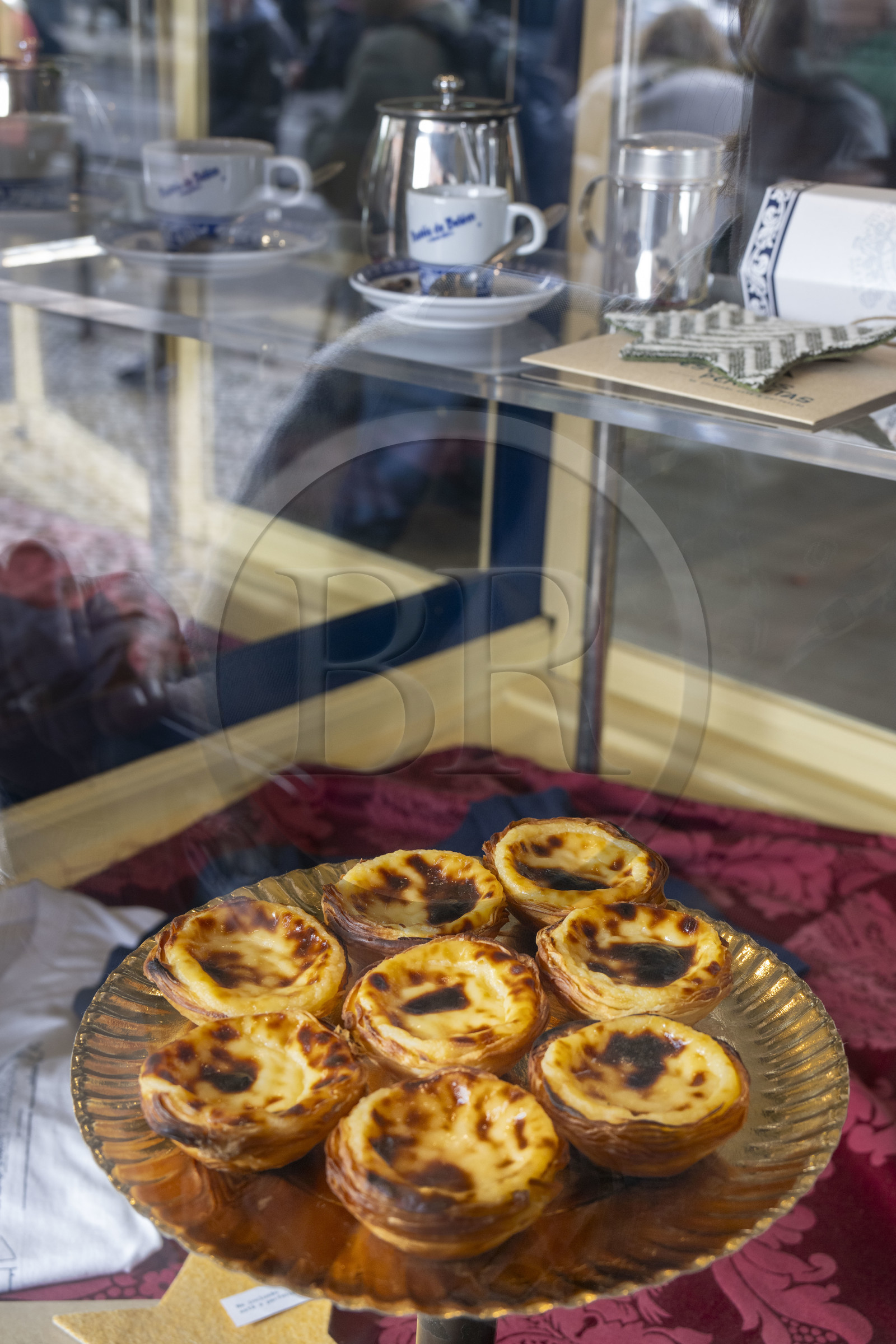 Portugal, Lisbonne, Bélem, la très réputée patisserie Pasteis de Belem, pasteis de Nata en vitrine