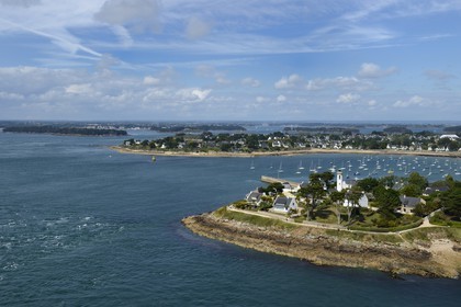 France, Morbihan (56), violents courants marins à l'entrée du Golfe du Morbihan, Presqu'île de Rhuys, Arzon, Port-Navalo (vue aérienne)