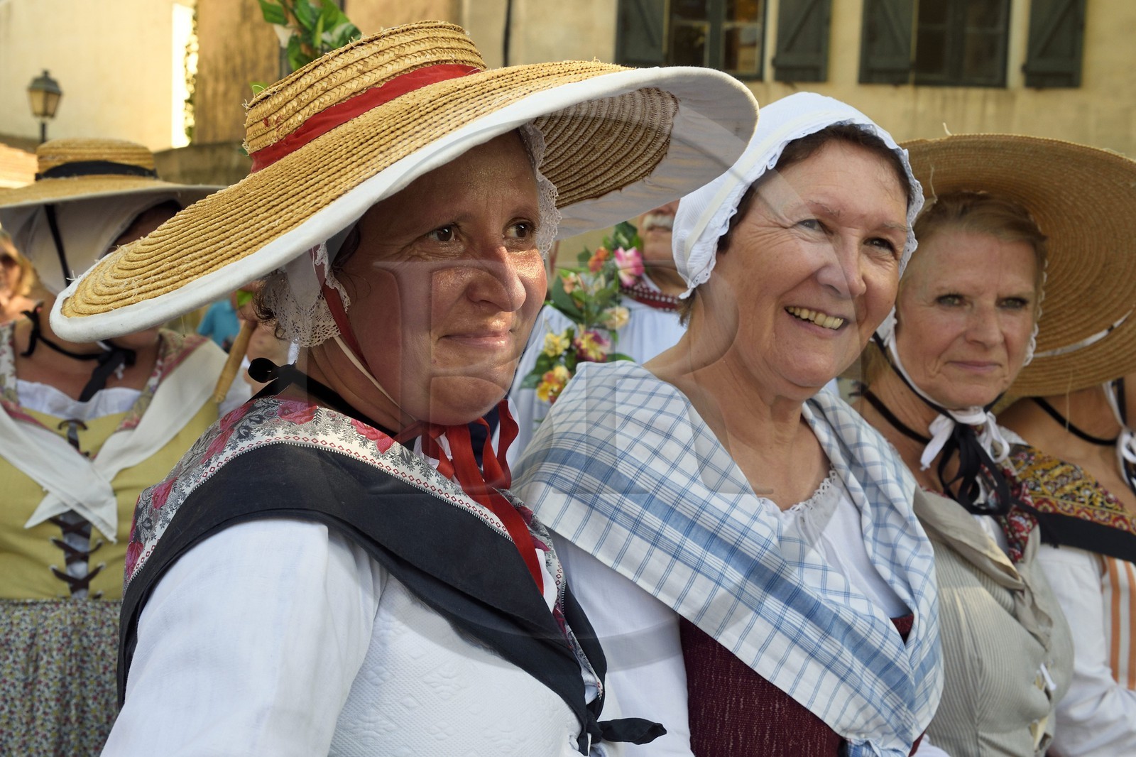 France, Var (83), Massif des Maures, Collobrières, groupe de danseurs et musiciens traditionnels provencaux à la fêtes de la châtaigne