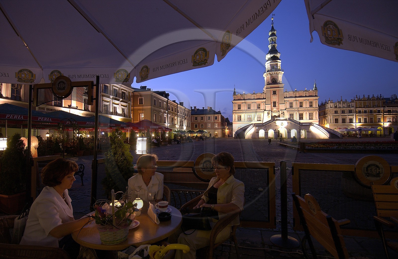 Poland, Lublin district, Renaissance city of Zamosc (Unesco World Heritage Site), the town hall on the market square and the terrace of a restaurant