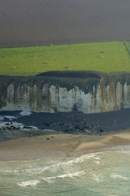 France, Seine-Maritime (76), Pays de Caux, Sotteville-sur-Mer, falaises calcaires de la Côte d'Albâtre (vue aérienne)