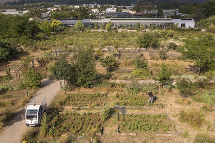 France, Alpes-Maritimes (06), Mouans-Sartoux, Jardins du Musée International de la Parfumerie​ (MIP) (vue aérienne)
