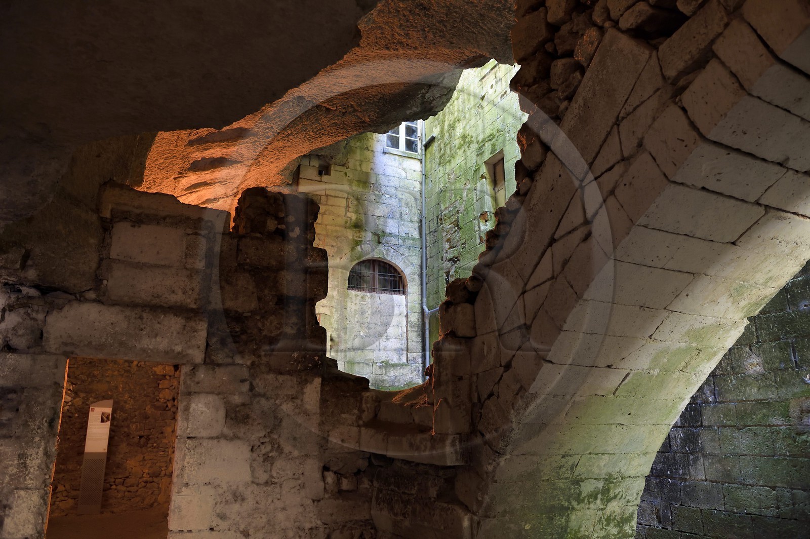 France, Dordogne (24), Brantôme, l'abbaye bénédictine Saint-Pierre de Brantôme, ruines dans les grottes de la falaises