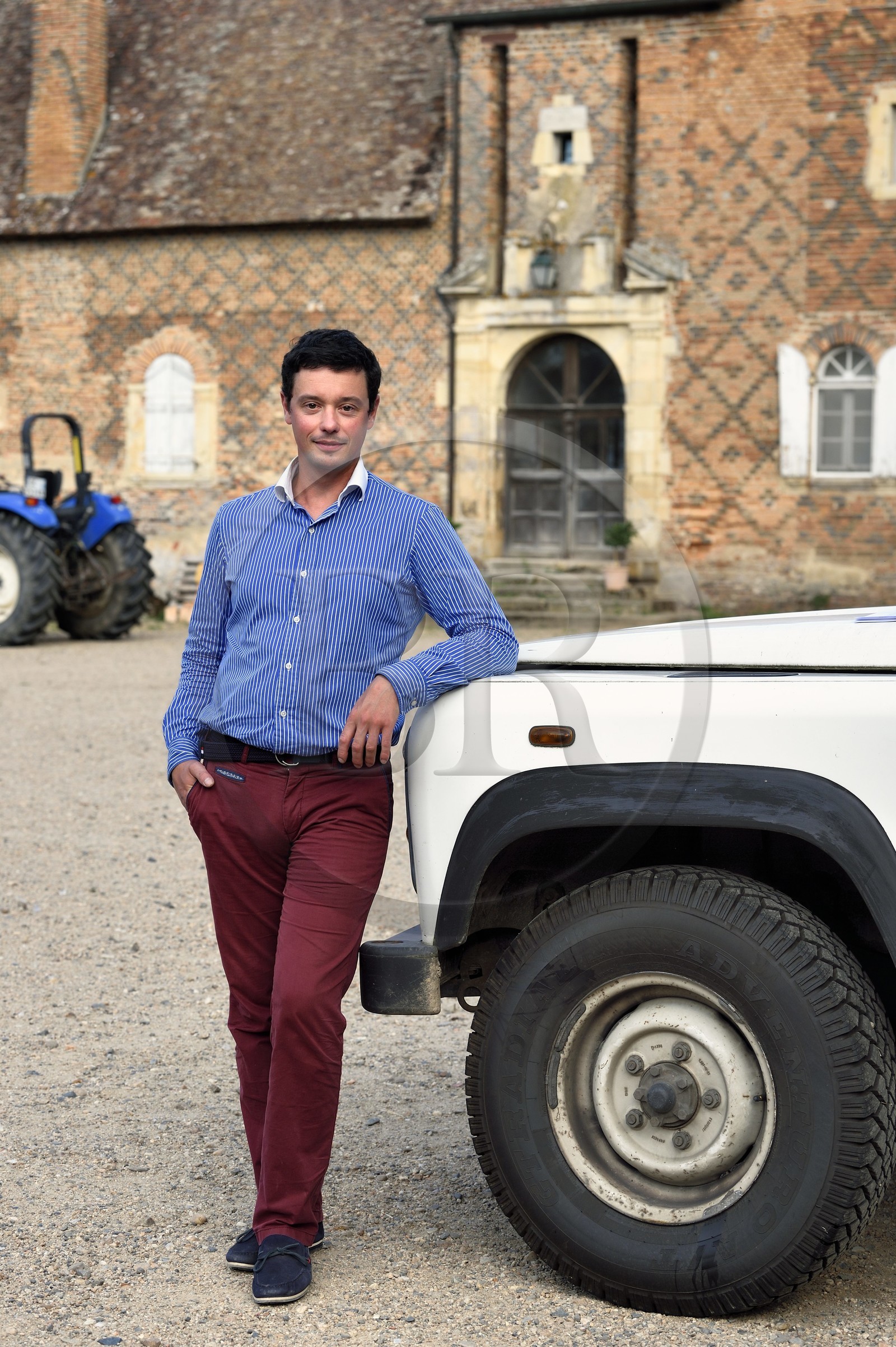 France, Allier (03), ancienne province du Bourbonnais, Chapeau, Laurent Poirier propriétaire du chateau de la Cour (XVe siècle à fin du XVIe siècle) avec un décor de chevrons de briques noires sur fond de briques rouges