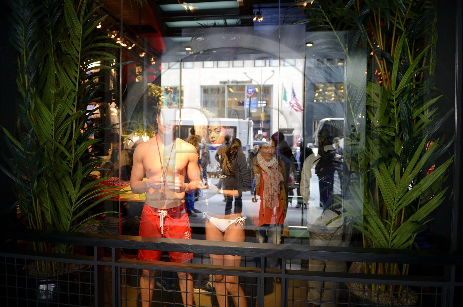 Etats-Unis, New York, Manhattan, la boutique Hollister sur la 5ème Avenue