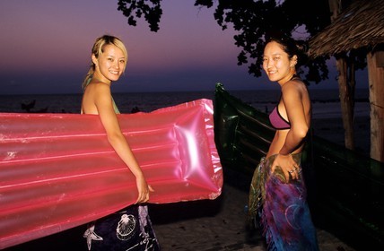 Thaïlande, Archipel îles Samui, Full Moon Party sur l' île de Koh Pha-Ngan, jeunes coréennes