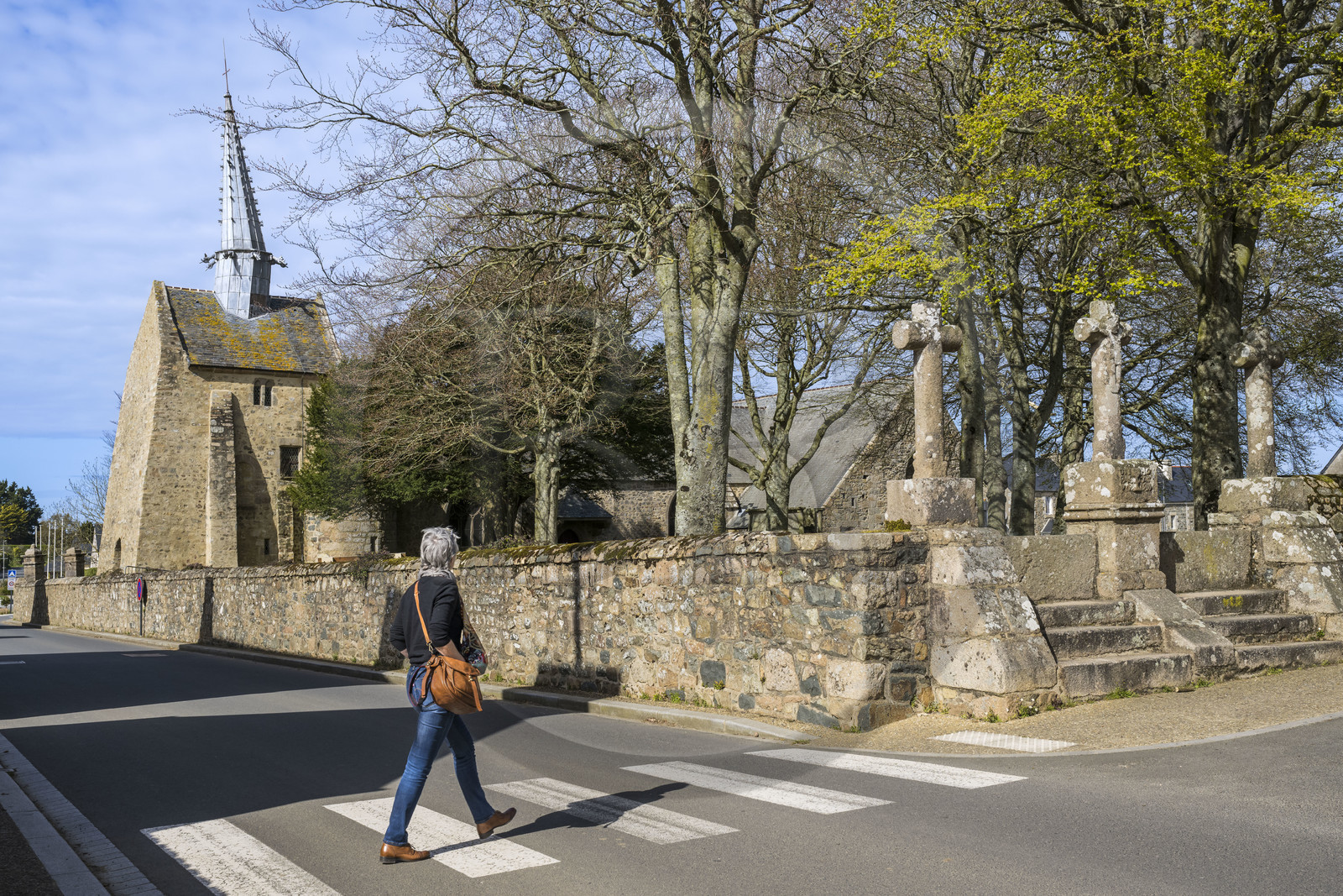 France, Côtes-d'Armor (22), Plougrescant, chapelle de Saint-Gonéry avec son clocher penché