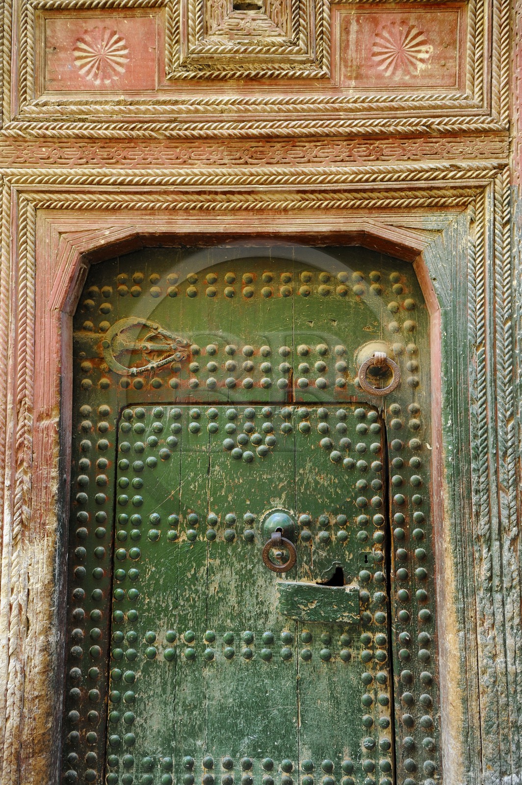 Maroc, Moyen Atlas, Fès, ville impériale, médina classée Patrimoine Mondial de l'UNESCO, Fès el Bali, quartier des tanneurs, Chouara, porte de maison