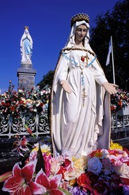 France, Hautes-Pyrénées (65), Lourdes, la Vierge Marie sur l' esplanade