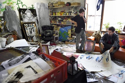 Allemagne, Berlin, RAW Tempel, haut lieu de l’art libre et urbain entre Revaler Strasse et les voies de chemin de fer de la station Warschauer Strasse, atelier de l'artiste Anton Unai dans l'espace alternatif Urban Spree