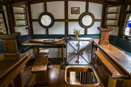 France, Finistère (29), Pays des Abers, Aber Wrac'h, Lannilis, le Moulin de l'Enfer, chantier naval de l'association AJD (association Amis de Jeudi-Dimanche) fondée par le Père Jaouen, la nouvelle goélette à trois mâts et hunier le Bel Espoir II à coque en acier dont le chantier est presque achevé