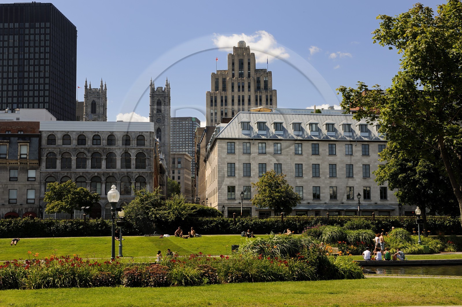 Canada, province de Québec, Montréal, quartier du Vieux-Montréal, la ville depuis le Vieux-Port