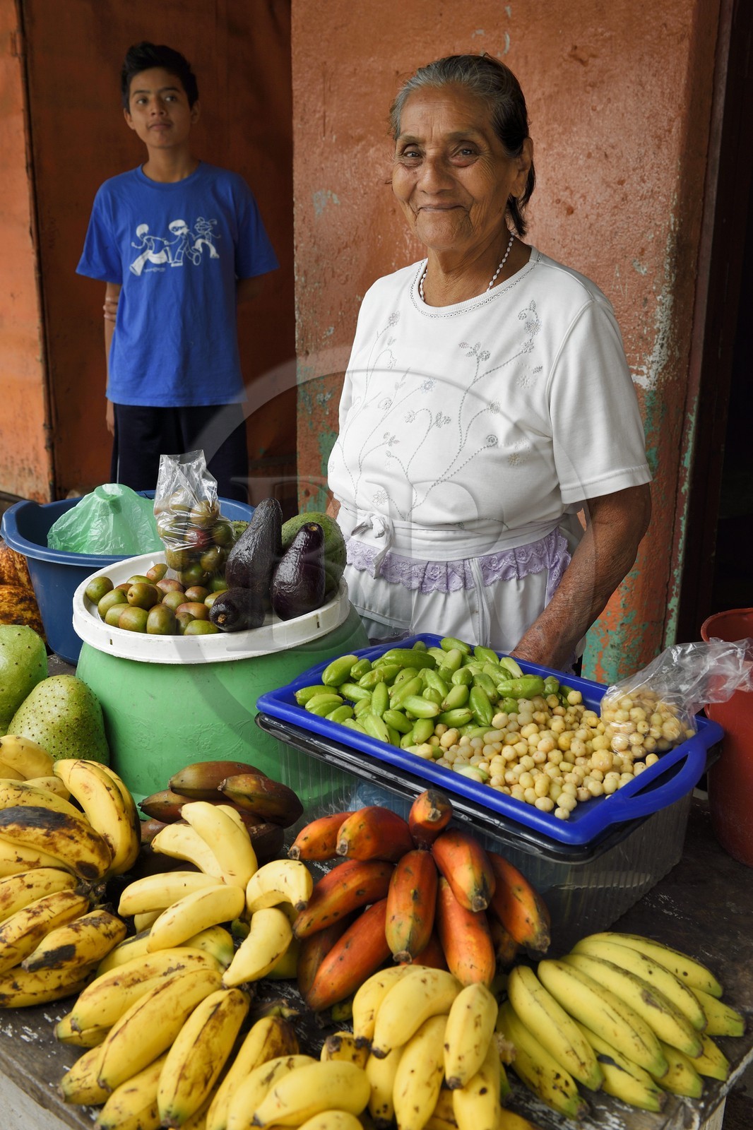Nicaragua, Masaya, Catarina, vendeuse de fruits et légumes