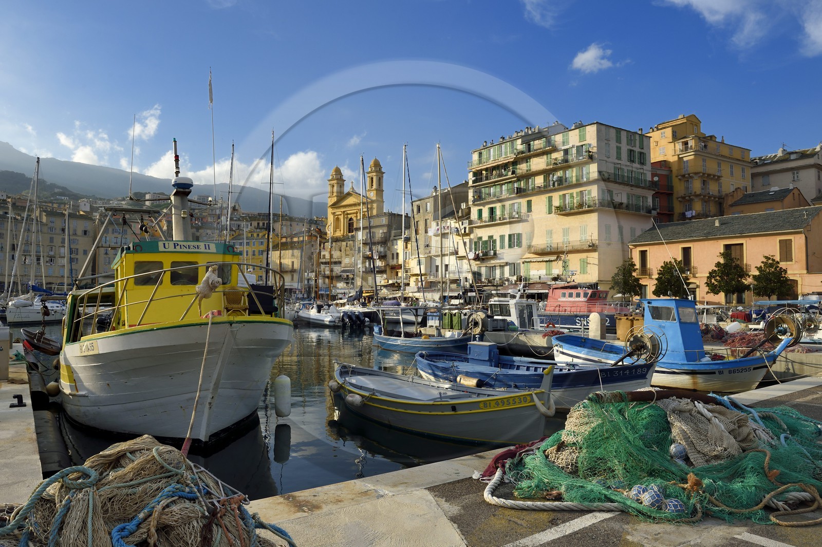 France, Haute-Corse (2B), Bastia, quartier de Terra-Vecchia, le Vieux-Port dominé par l'église Saint-Jean-Baptiste