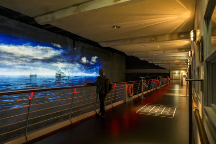France, Loire-Atlantique (44), Saint-Nazaire, l'Escal'Atlantic dans l'ancienne base sous-marine allemande fait revivre le monde des transatlantiques, le pont promenade