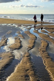 France, Calvados (14), Pays d'Auge, la côte Fleurie, Cabourg, promenade sur la plage de la station balnéaire