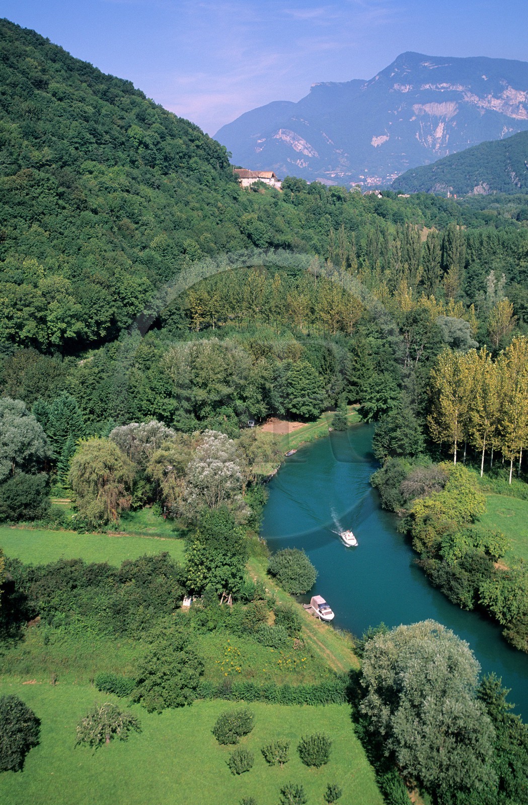 France, Savoie (73), le lac du Bourget, bateau à vapeur Asphodèle II de 1990 sur le canal de Savières (vue aérienne)