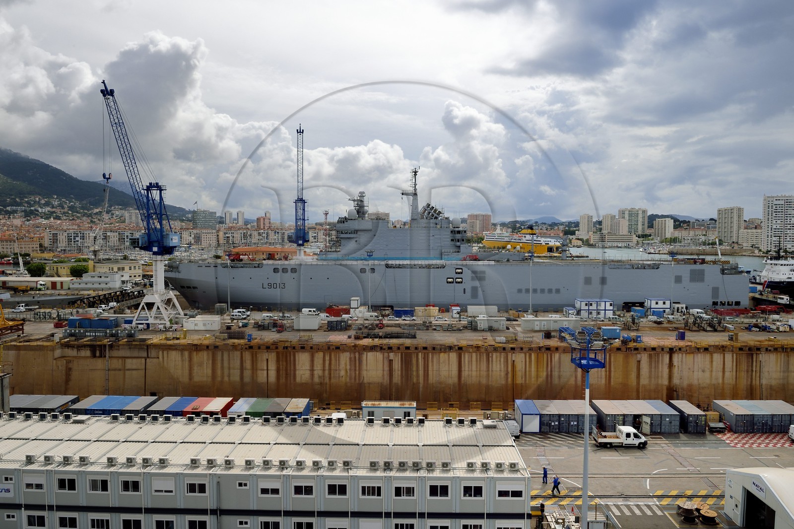 France, Var (83), Toulon, la base navale (Arsenal), le Mistral (L9013) qui est un batiment de projection et de commandement (BPC) de la Marine nationale
