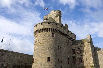 France, Ille et Vilaine, Cote d'Emeraude (Emerald Coast), Saint Malo, the castle of Saint-Malo (15th century) houses the Town Hall and Large Keep on which the city flag flies
