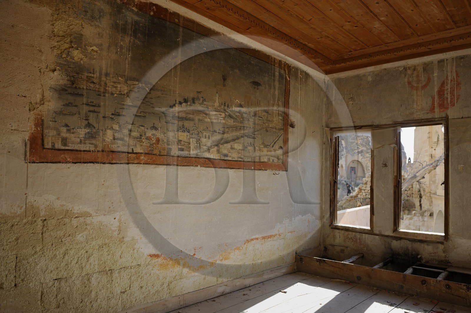 Turquie, Anatolie Centrale, province de Nevsehir, Cappadoce classée Patrimoine Mondial de l'UNESCO, Ürgüp, fresque murale représentant constantinople dans les ruines d'une maison de maître