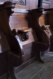 France, Dordogne (24), Périgord Blanc, Saint-Astier sur la Véloroute Voie verte qui longe la rivière L'Isle, l'église Saint-Astier, une stalle dans le choeur