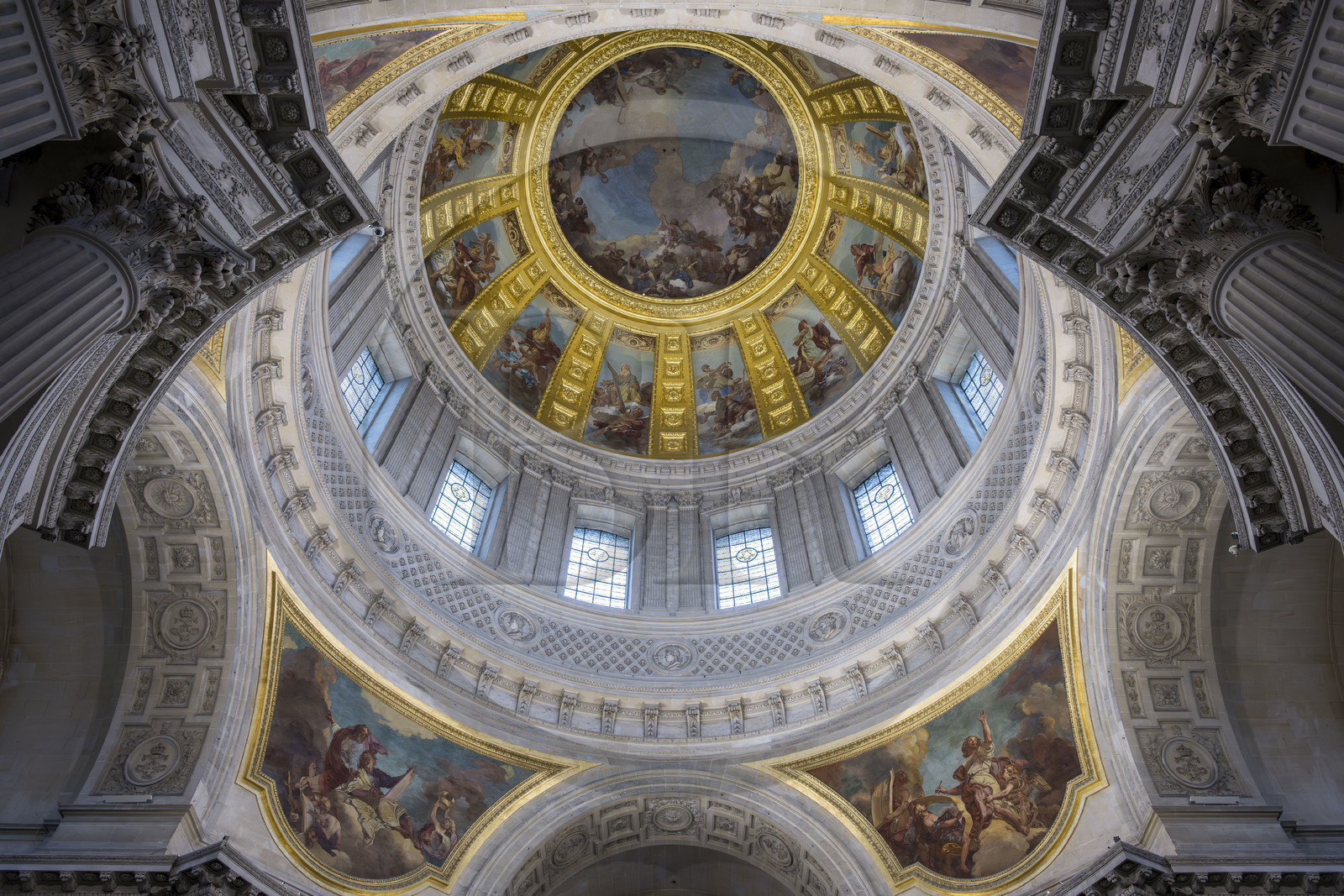 France, Paris (75), Hotel des Invalides, la cathédrale Saint-Louis-des-Invalides, le panthéon militaire, le dôme des Invalides qui surplombe le tombeau de Napoléon Ier