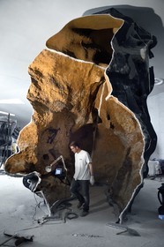 France, Dordogne (24), Montignac, chantier du futur Centre International de l'Art pariétal de Montignac-Lascaux (Lascaux 4), espace pédagogique reprenant des panneaux de la grotte réalisés par l’Atelier des Fac-Similés du Périgord (AFSP), reproduction partielle du puit de la grotte