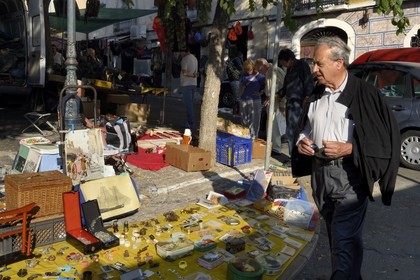 Portugal, Lisbonne, quartier de l'Alfama, campo de Santa Clara, le marché aux puces la Feira da Ladra (foire de la voleuse)