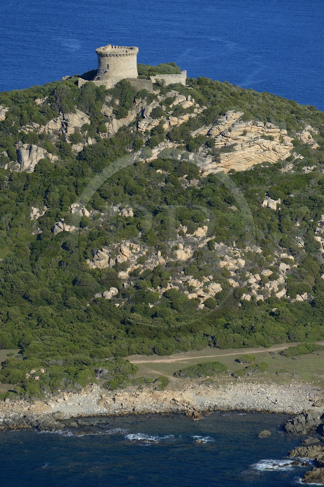 France, Corse-du-Sud (2A), sud de Propriano, Pointe de Campomo, la tour de Campomoro (vue aérienne)