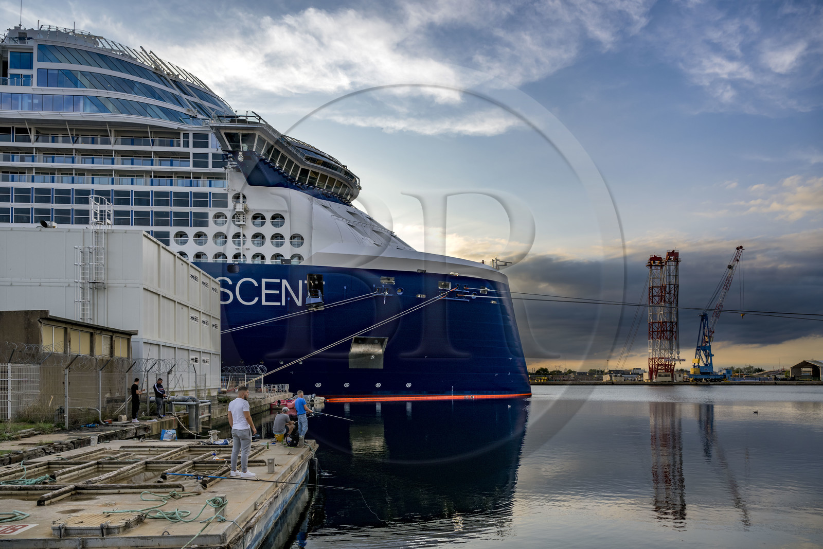 France, Loire-Atlantique (44), Saint-Nazaire, port de commerce, paquebot en construction dans le bassin à flot de Penhoët