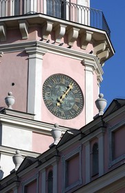 Pologne, région de Lublin, ville Renaissance de Zamosc classée Patrimoine Mondial de l' UNESCO, horloge de l' Hôtel de ville sur la place du marché