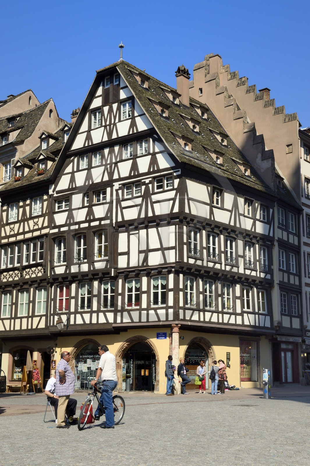 France, Bas Rhin, Strasbourg, old town listed as World Heritage by UNESCO, angle of rue Merciere and place de la Cathedrale, the column Meter belly dating from the middle age