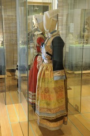France, Finistère (29), Quimper, le musée départemental breton, costume breton