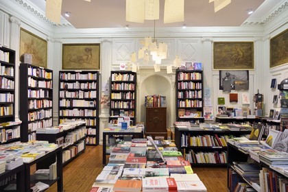 France, Bas-Rhin (67), Strasbourg, vieille ville classée au Patrimoine Mondial de l'UNESCO, ancien hotel particulier des Zorn de Bulach, librairie Quai des Brumes