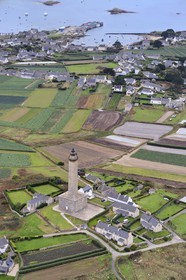 France, Finistère (29), Ile de Batz et son phare (vue aérienne)
