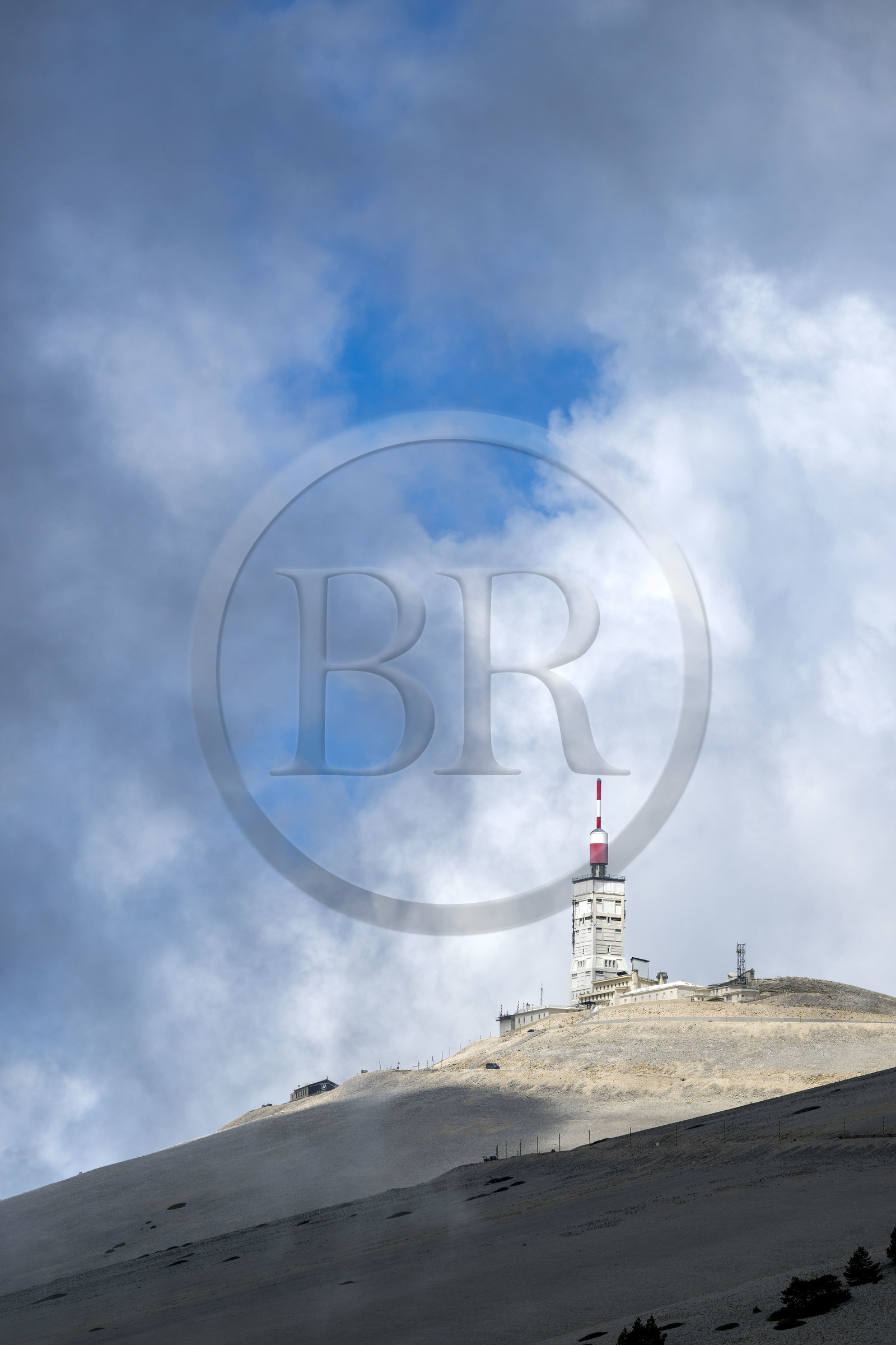 France, Vaucluse (84), Parc Naturel Régional du Mont Ventoux, Bedoin, la station météo au sommet du Mont Ventoux (1910m)