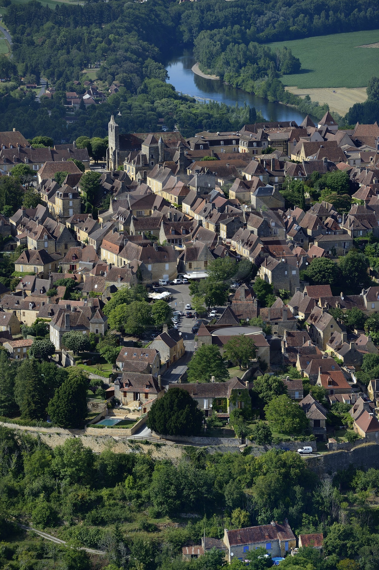 France, Dordogne (24), Périgord Noir, vallée de la Dordogne, vallée de la Dordogne, Domme, labellisé Les Plus Beaux Villages de France (vue aérienne)