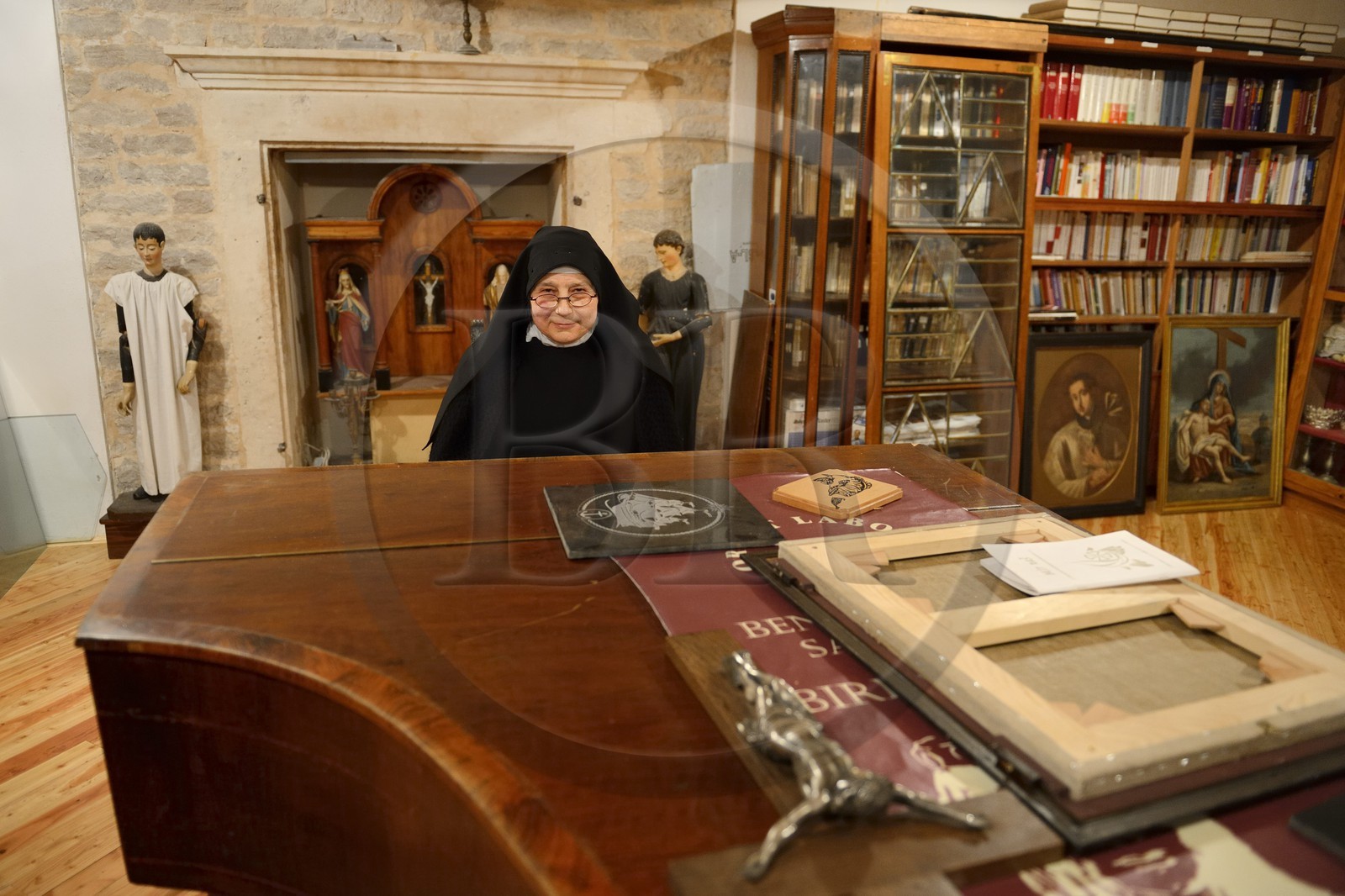Croatie, Dalmatie, côte dalmate, Sibenik, Couvent Sainte-Lucie (samostan sv. Luce), soeur Fortunata jouant du piano