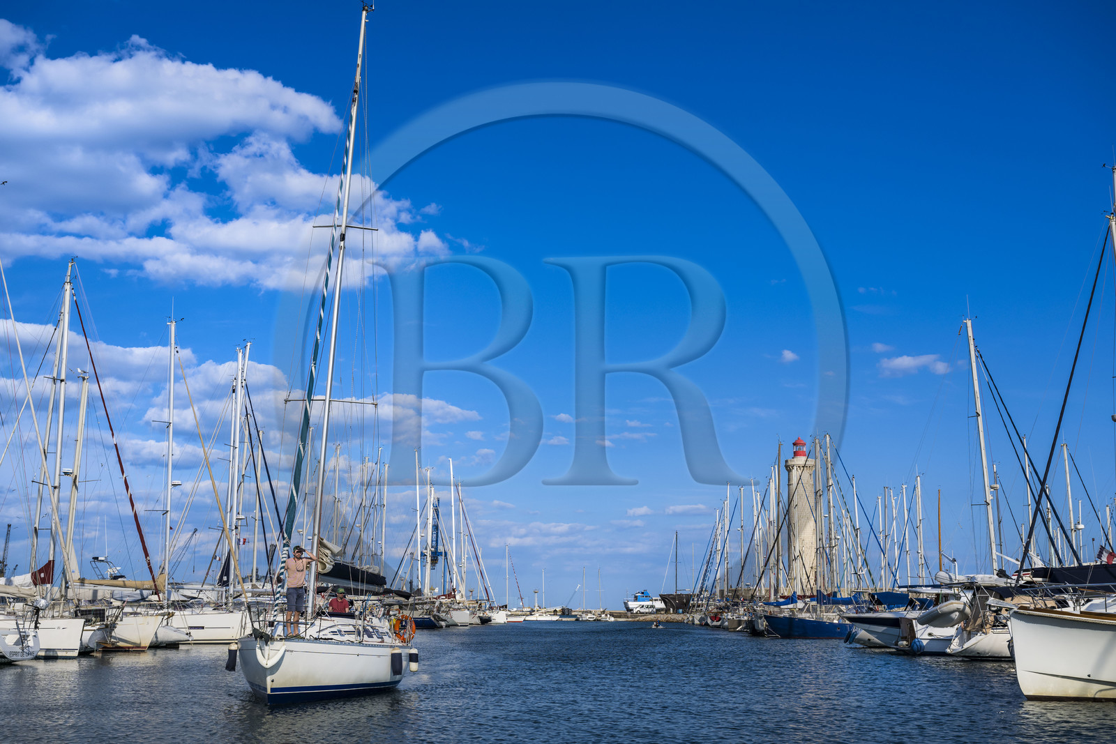 France, Hérault (34), Sète, le port de plaisance et le phare du mole Saint-Louis