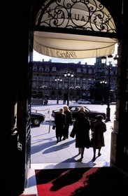 France, Paris, clients getting out of the Ritz Hotel, place Vendome, 1st district