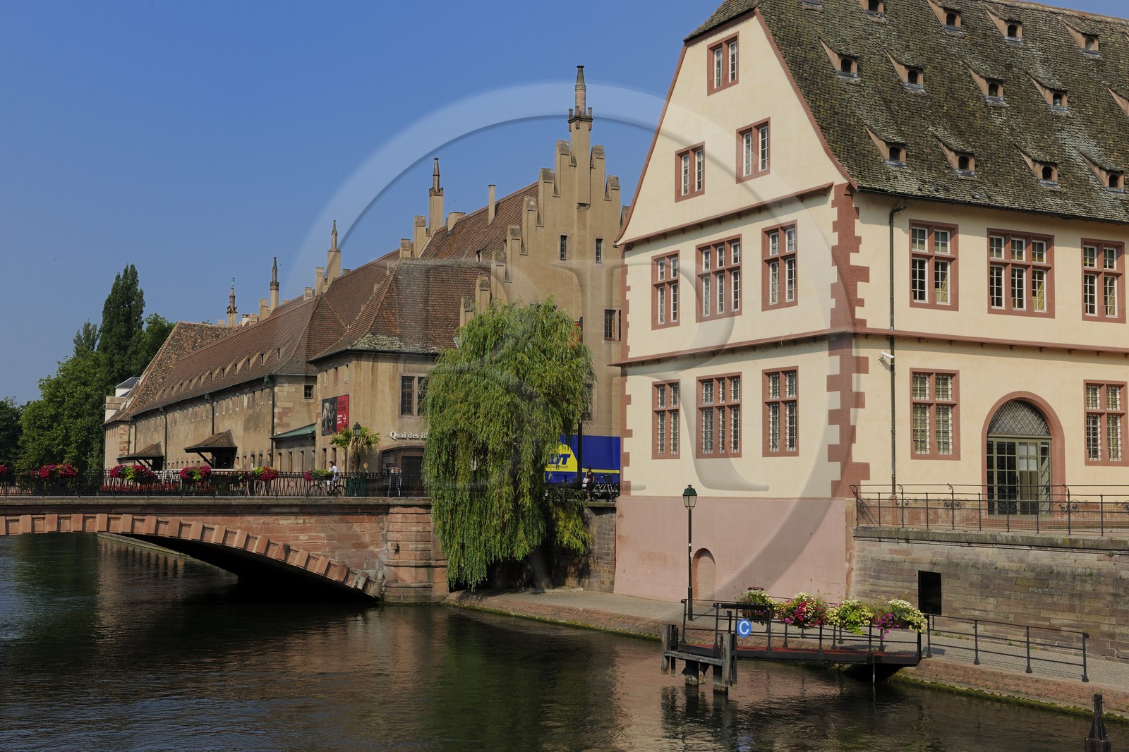 France, Bas-Rhin (67), Strasbourg, l'Ancienne Douane et le musée Historique au premier plan