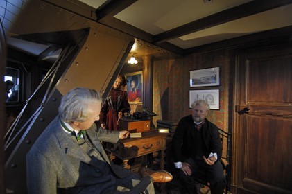France, Paris  (75) la Tour Eiffel, reconstitution historique au 3ème étage