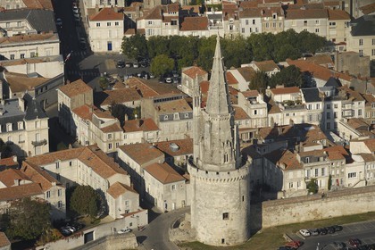 France, Charente-Maritime (17), La Rochelle, la Tour de la Lanterne (vue aérienne)