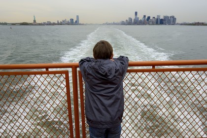 Etats-Unis, New York, pointe Sud de Manhattan, immeubles du Financial District, la Statue de la Liberté et One World Trade Center (1WTC) vu depuis le Staten Island Ferry