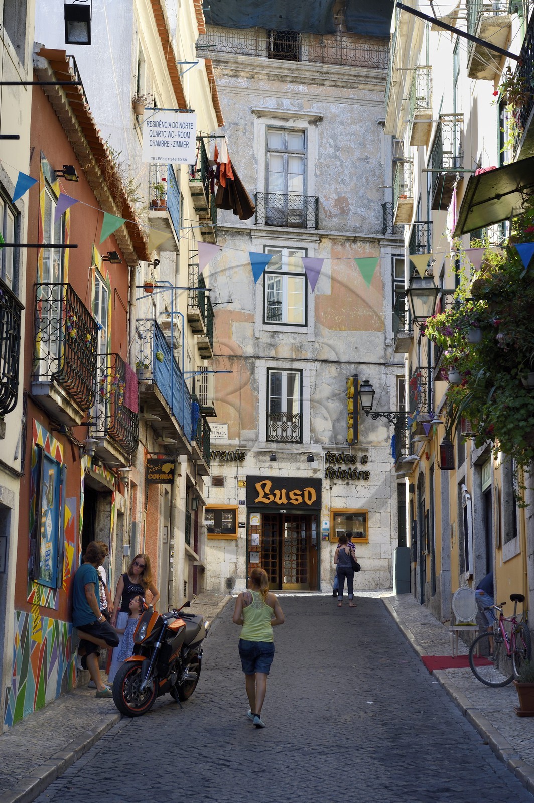 Portugal, Lisbonne, une ruelle du quartier du Bairro Alto, rua do Norte
