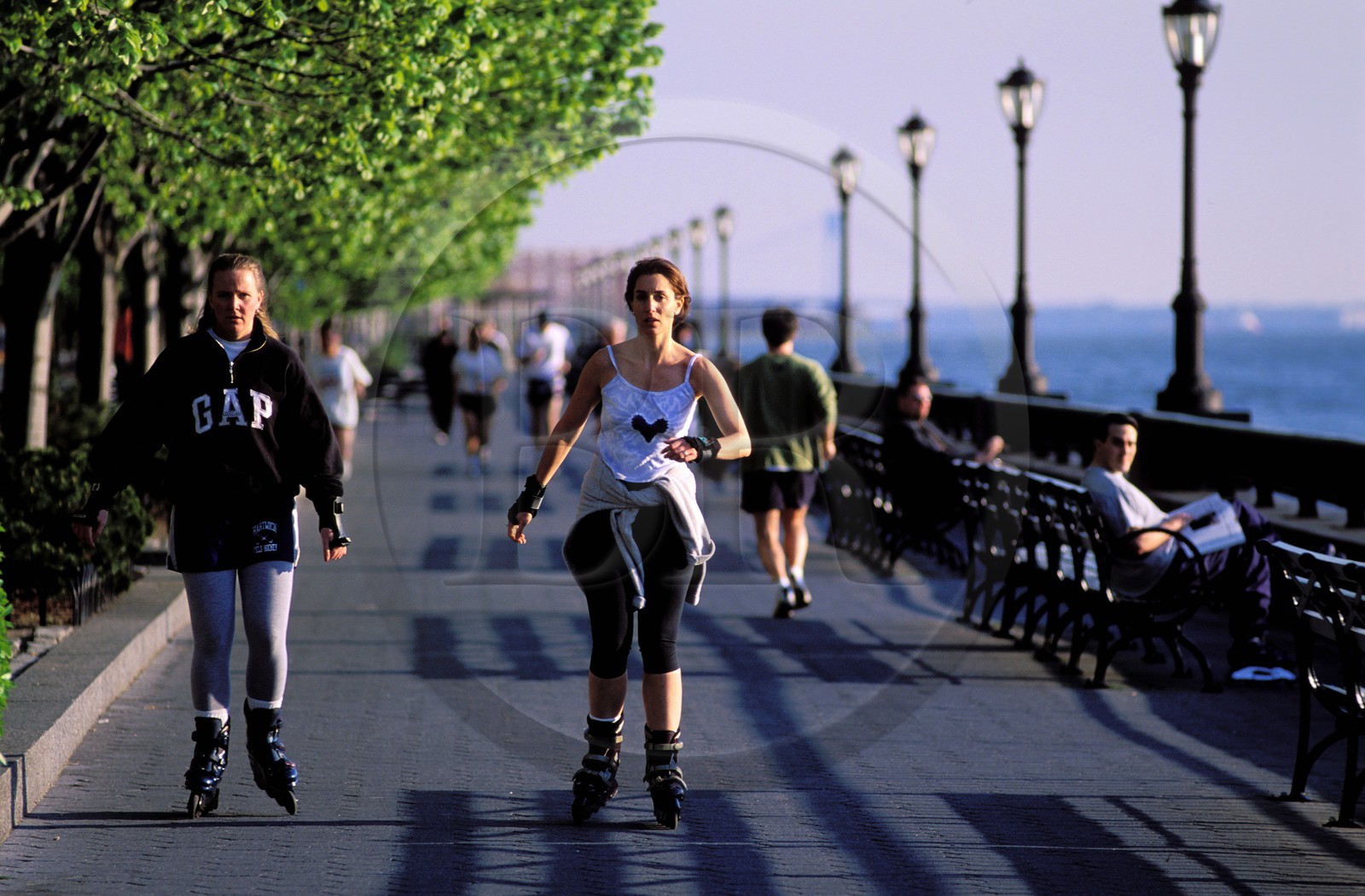 Etats-Unis, New York, Lower Manhattan, esplanade de Battery Park City Waterfront