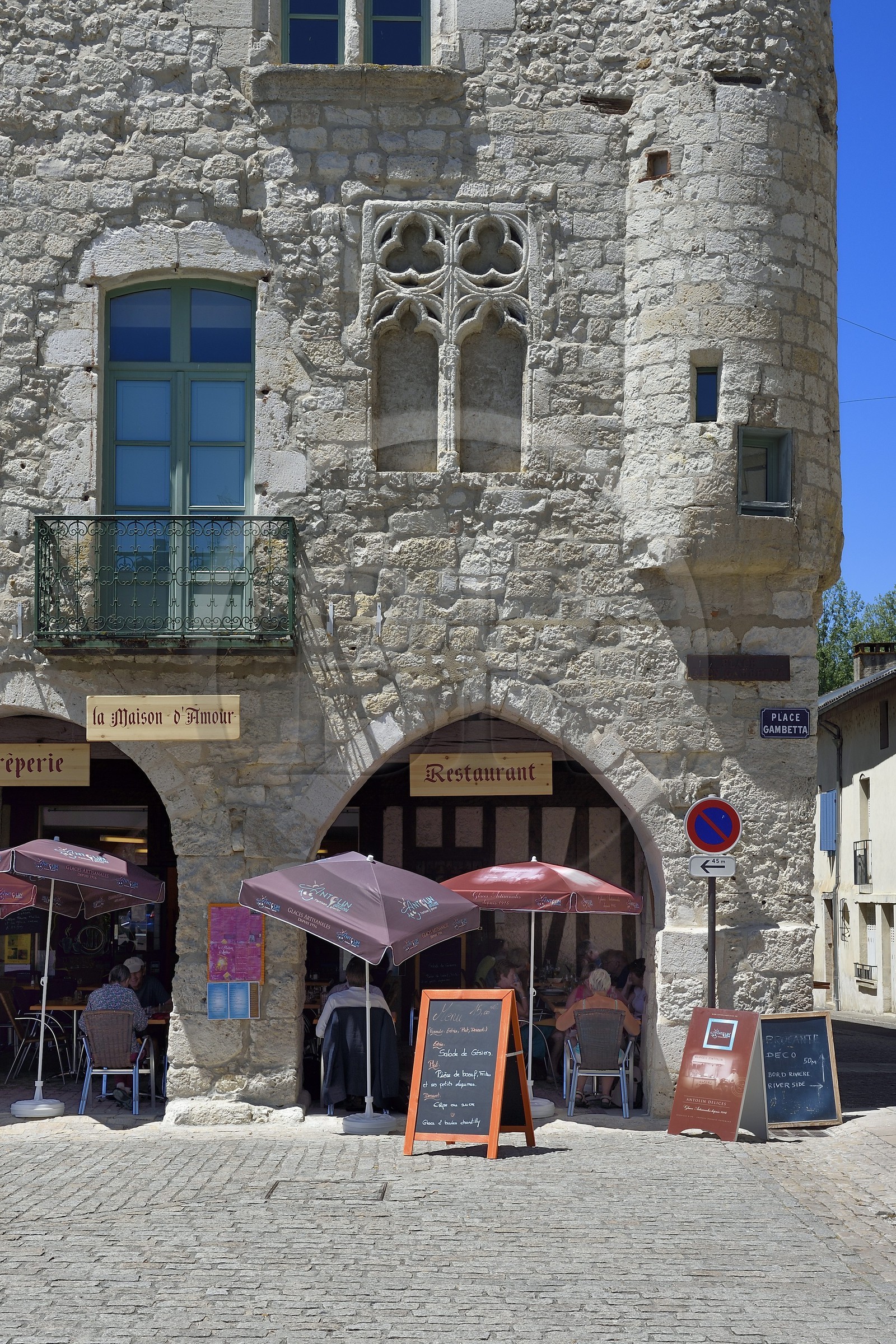 France, Dordogne, Perigord Pourpre, Bastide of Eymet, historic house in a corner of the central square (Place Gambetta), restaurant La Maison d'Amour