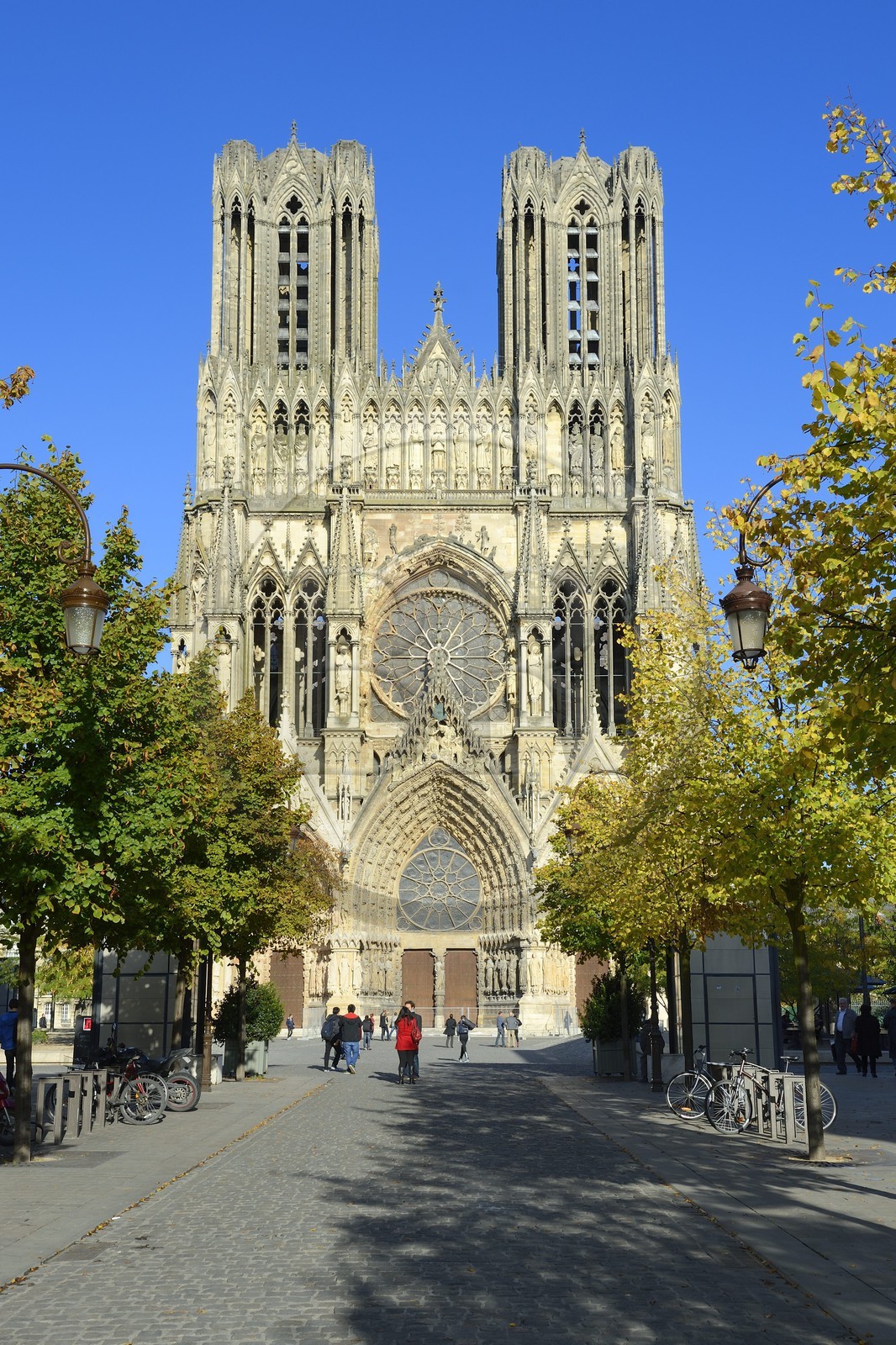 France, Marne (51), Reims, la cathédrale Notre-Dame de Reims, classée Patrimoine Mondial de l'UNESCO, la facade occidentale et le parvis