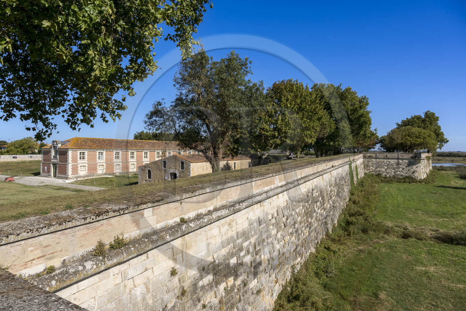 France, Charente-Maritime (17), Saintonge, Marennes-Hiers-Brouage, citadelle de Brouage, labellisé Les Plus Beaux Villages de France, la Halle aux vivres protégée par les remparts